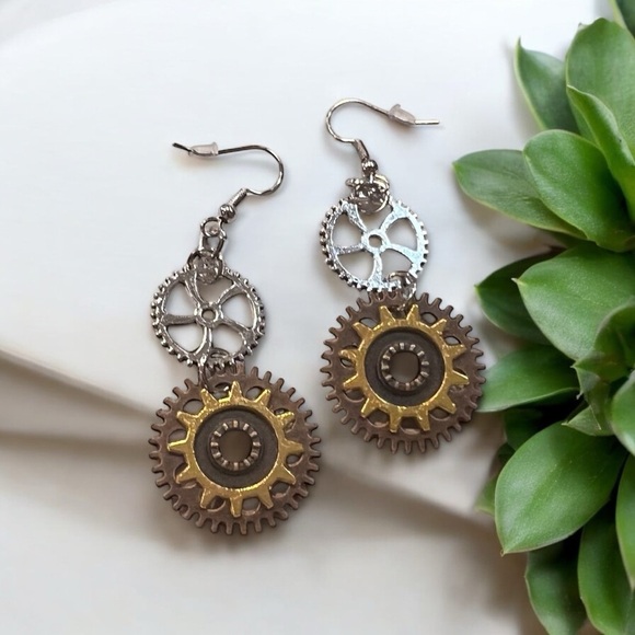 Steampunk dangling earrings Cosplaying Costume Gears Mixed metal Hypoallergenic - Picture 8 of 11